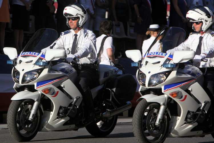 Policiers à moto